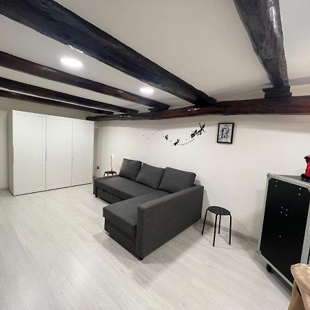 La Casa Di Marty Apartment เนเปิลส์ ภายนอก รูปภาพ
