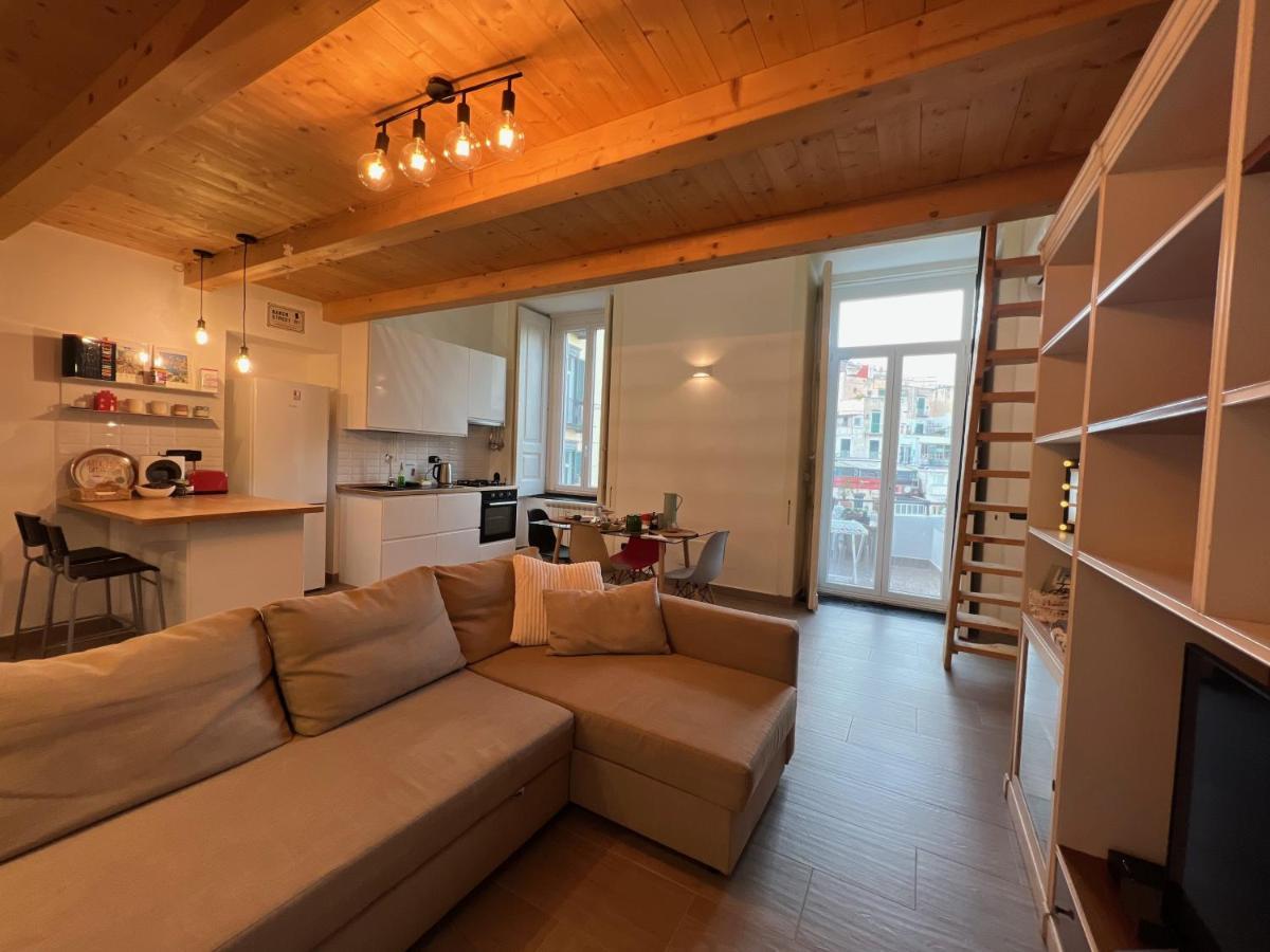 La Casa Di Marty Apartment เนเปิลส์ ภายนอก รูปภาพ
