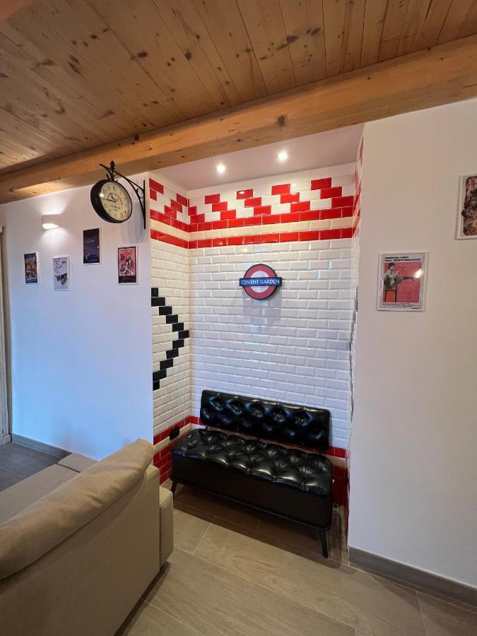 La Casa Di Marty Apartment เนเปิลส์ ภายนอก รูปภาพ