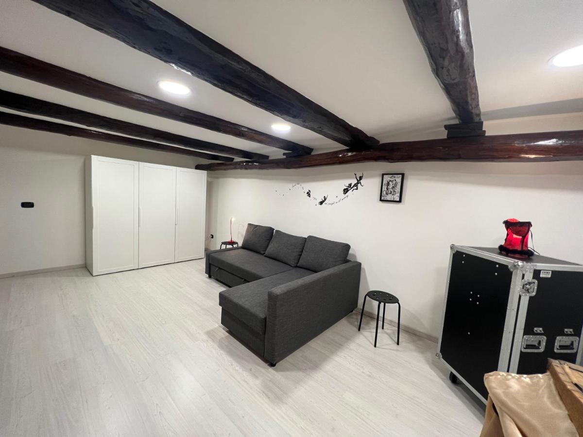 La Casa Di Marty Apartment เนเปิลส์ ภายนอก รูปภาพ