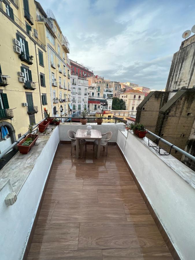 La Casa Di Marty Apartment เนเปิลส์ ภายนอก รูปภาพ