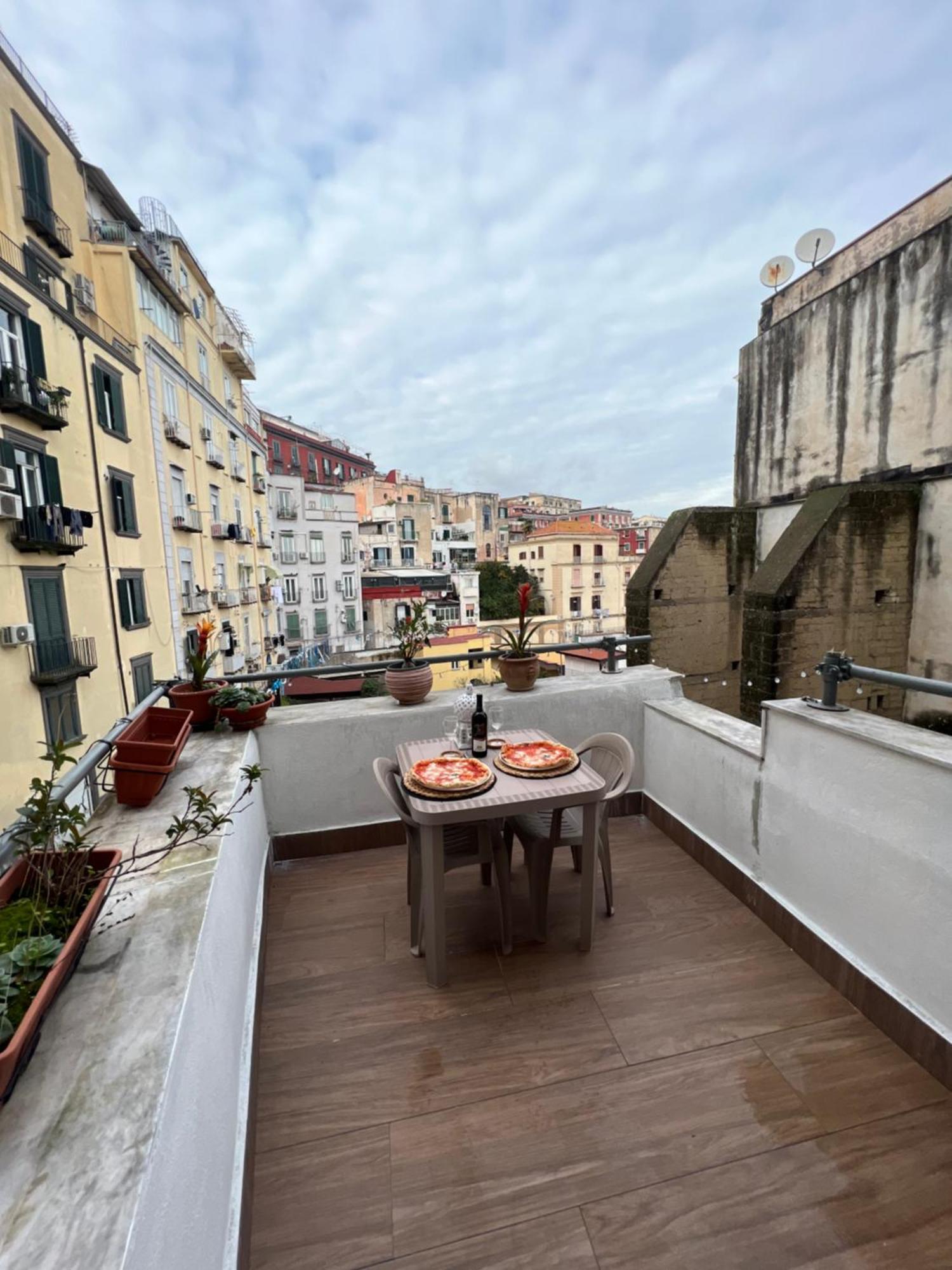 La Casa Di Marty Apartment เนเปิลส์ ภายนอก รูปภาพ
